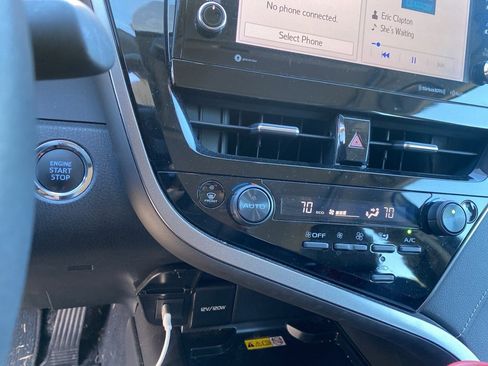 Used 2024 Toyota Camry SE image 29