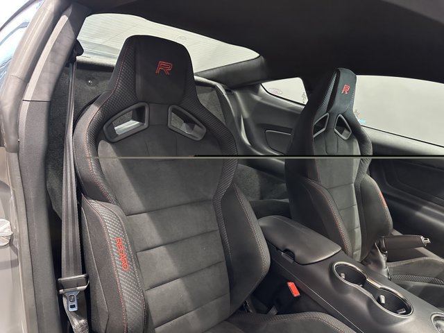 Used 2018 Ford Mustang Shelby GT350R w/ GT350R Equipment Group 920A RWD image 23