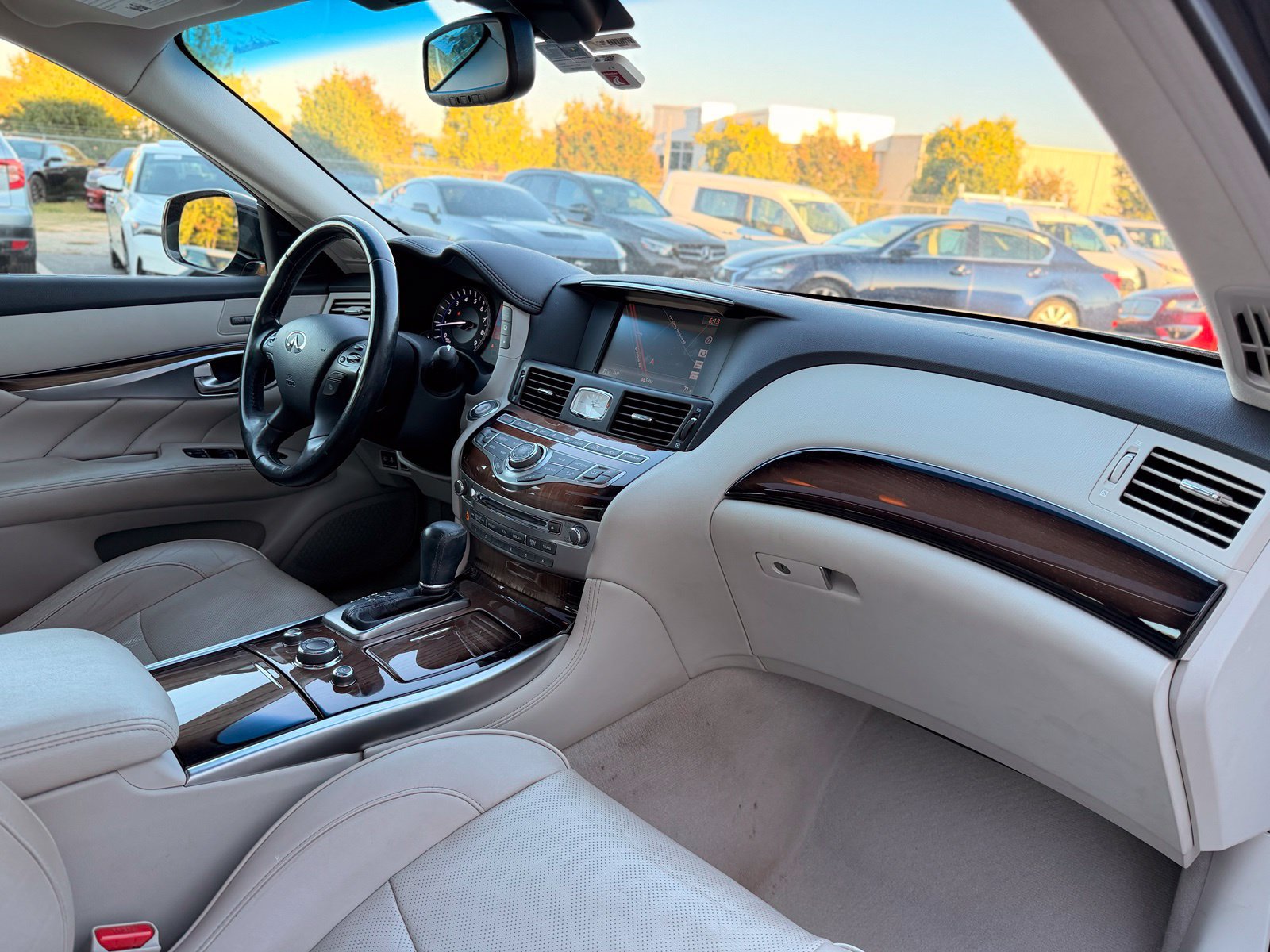 Used 2015 INFINITI Q70 L 3.7 w/ Deluxe Touring Package RWD image 29