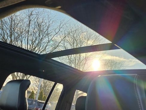 Used 2023 Jeep Grand Cherokee Overland w/ Luxury Tech Group IV image 2