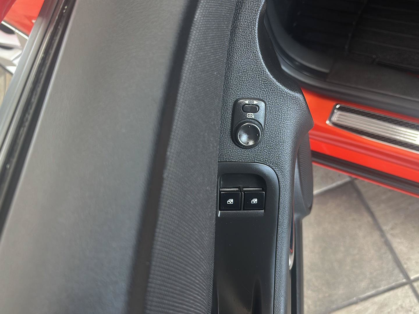 Used 2011 Chevrolet Camaro SS RWD image 10