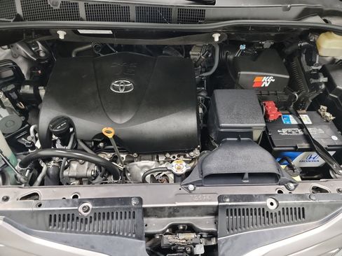 Used 2017 Toyota Sienna XLE image 25