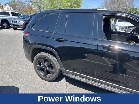 Used 2023 Jeep Grand Cherokee Limited w/ Luxury Tech Group II image 16