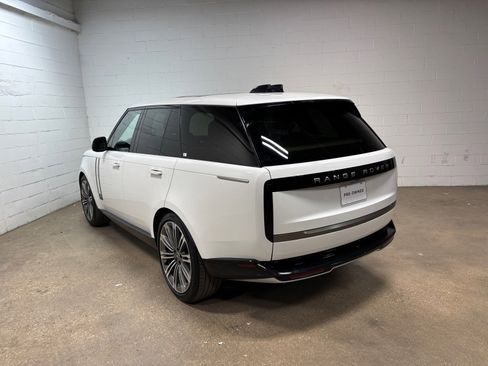 Used 2025 Land Rover Range Rover SE AWD/4WD image 9
