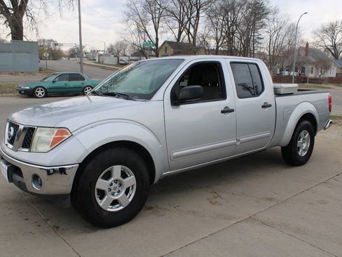 Used 2007 Nissan Frontier SE w/ SE Value Truck Pkg image 4