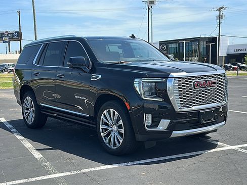 Used 2021 GMC Yukon Denali w/ Denali Premium Package image 10