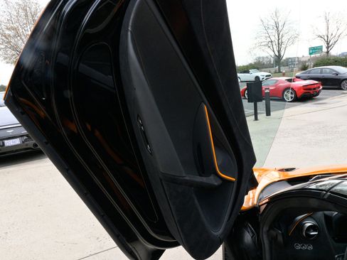 Used 2020 McLaren 720S Performance image 23