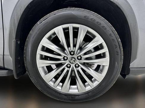 Used 2024 Toyota Highlander Platinum FWD image 10