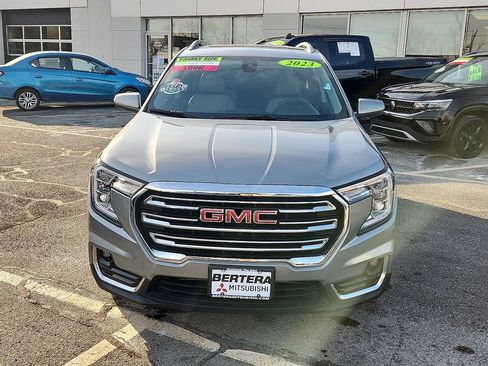 Used 2023 GMC Terrain SLT image 2