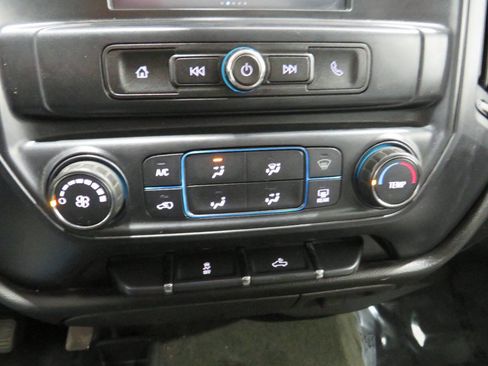 Used 2018 Chevrolet Silverado 1500 Custom w/ Custom Value Package image 21