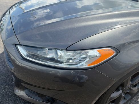 Used 2016 Ford Fusion SE FWD image 18