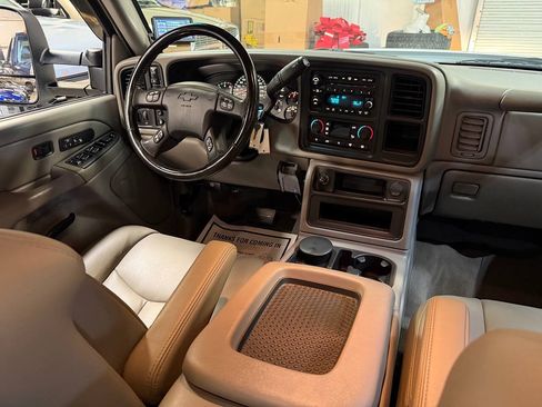 Used 2006 Chevrolet Silverado 2500 LT w/ Heavy-Duty Power Package AWD/4WD image 42