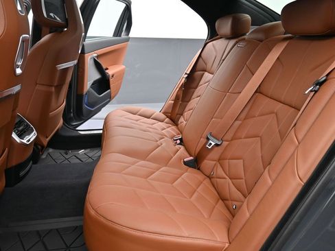 Used 2023 BMW 760i xDrive w/ Executive Package image 17