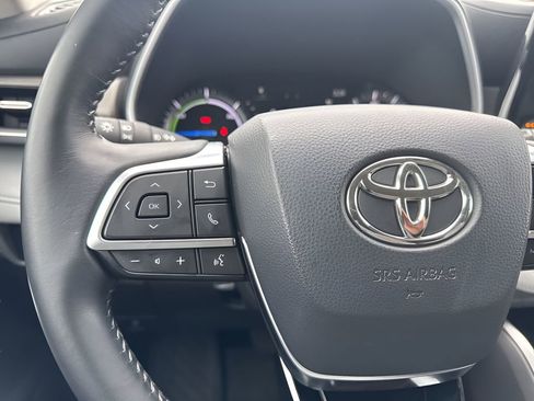 Used 2021 Toyota Highlander XLE image 16