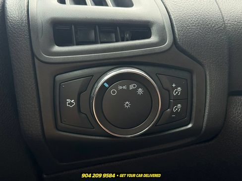 Used 2014 Ford Focus SE FWD image 16
