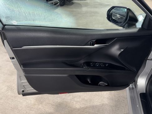 Used 2020 Toyota Camry LE FWD image 17