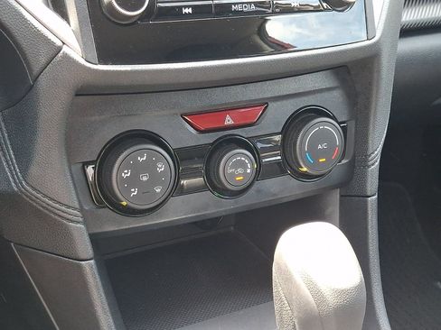 Used 2019 Subaru Crosstrek 2.0i AWD/4WD image 17