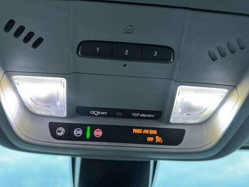 Used 2021 Chevrolet Blazer LT image 39