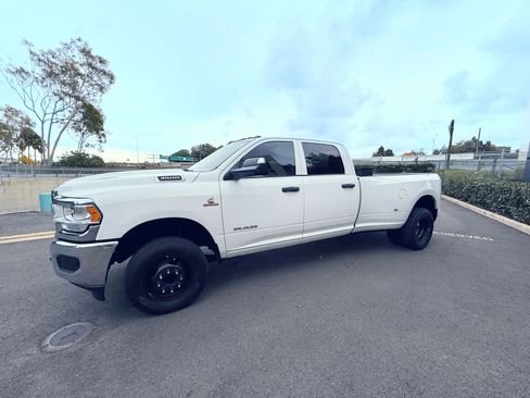 Used 2020 RAM 3500 Tradesman w/ Chrome Appearance Group image 2