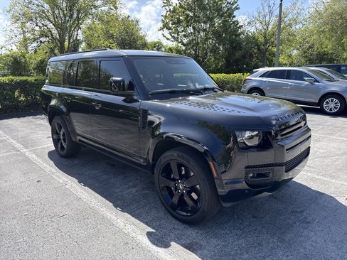 Used 2025 Land Rover Defender 130 V8 image 2