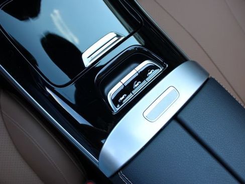 Used 2024 Mercedes-Benz CLE 300 4MATIC Cabriolet image 18