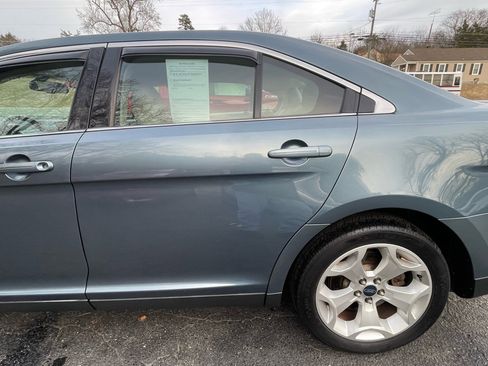 Used 2010 Ford Taurus SEL image 3