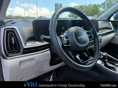 Used 2025 Kia Sorento S FWD image 17