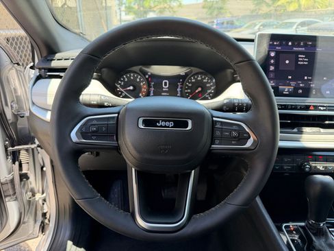 Used 2025 Jeep Compass Limited AWD/4WD image 29
