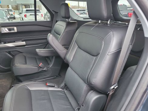 Used 2023 Ford Explorer Limited w/ Limited Technology Package image 13