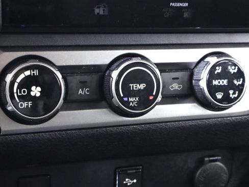 Used 2017 Toyota Tacoma SR image 19