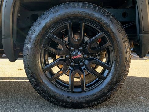 Used 2024 GMC Sierra 1500 AT4 w/ Technology Package image 18