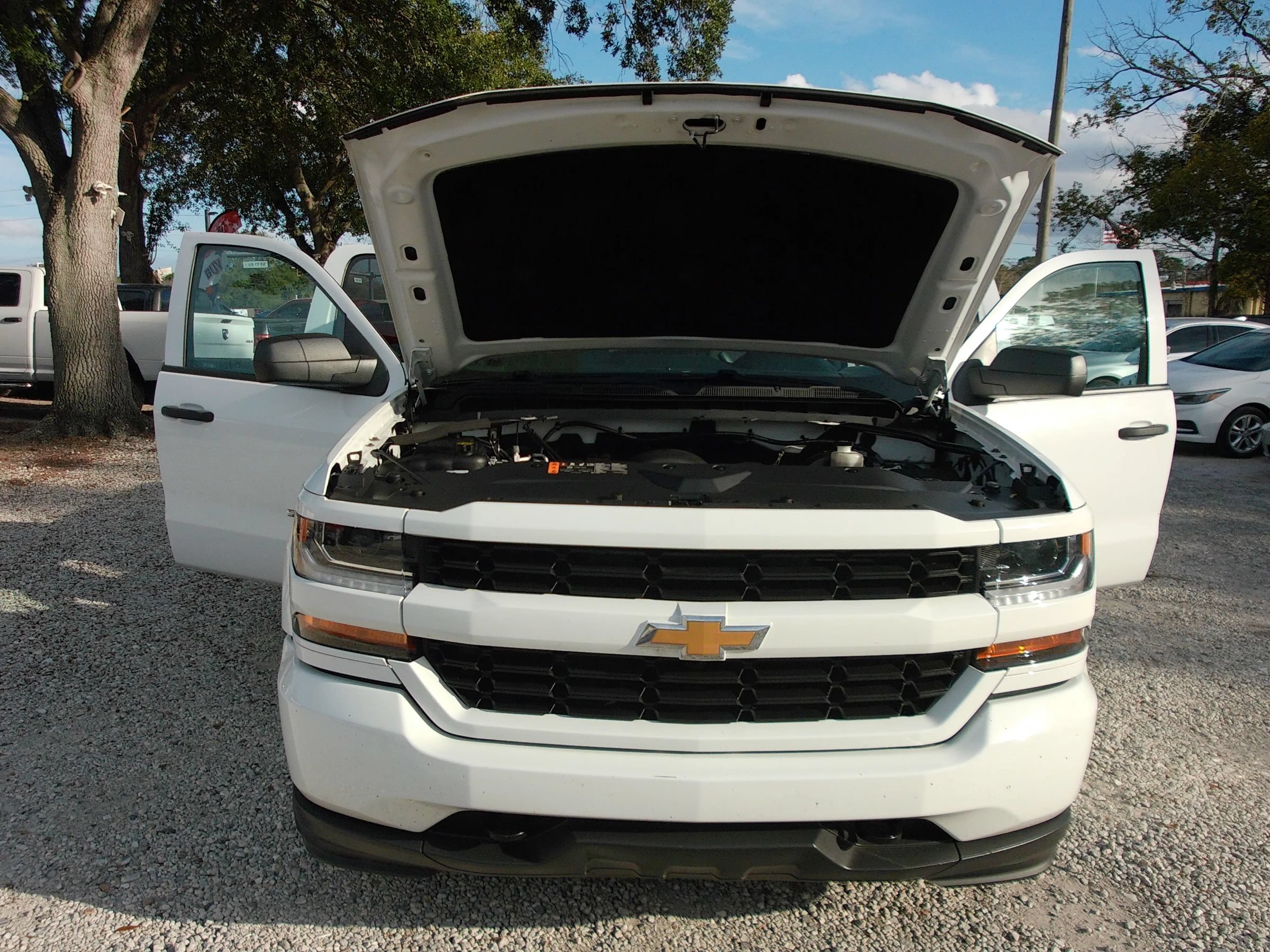 Used 2019 Chevrolet Silverado 1500 Custom w/ Custom Convenience Package AWD/4WD image 37