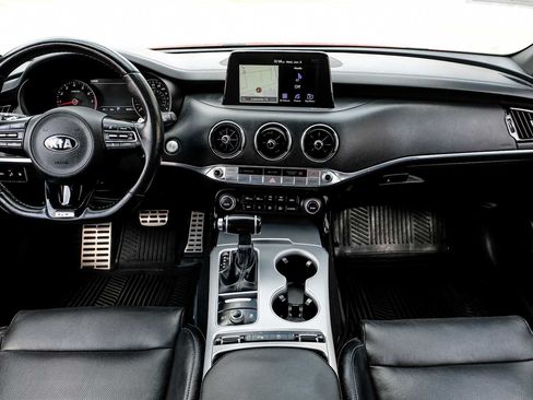 Used 2018 Kia Stinger GT1 RWD image 16
