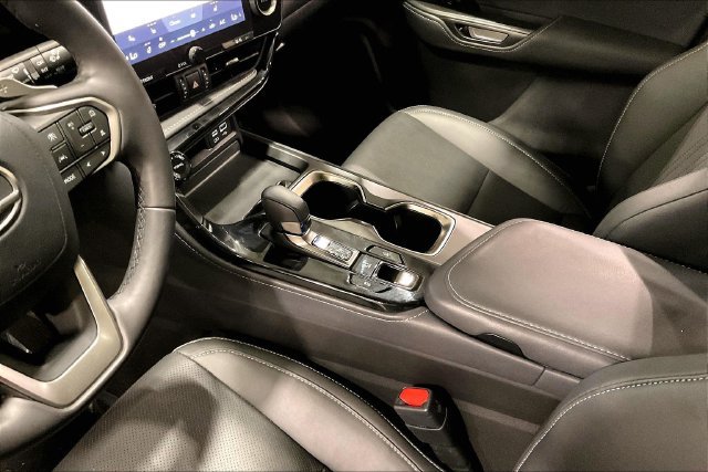 Used 2024 Lexus NX 250 FWD w/ Cold Area Package image 17