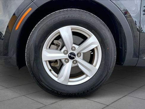 Used 2023 Kia Sorento LX image 10