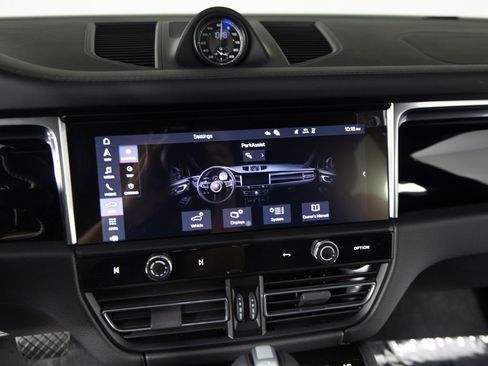 Certified 2026 Porsche Macan AWD/4WD image 27