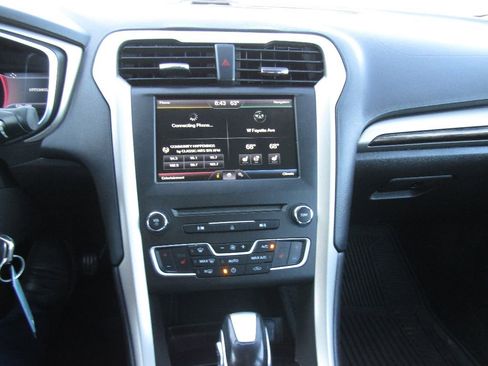 Used 2016 Ford Fusion SE w/ Equipment Group 202A image 16