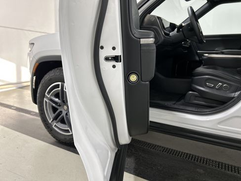 Used 2025 Rivian R1T Adventure image 30