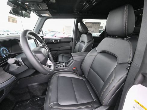 New 2025 Ford Bronco Badlands image 16