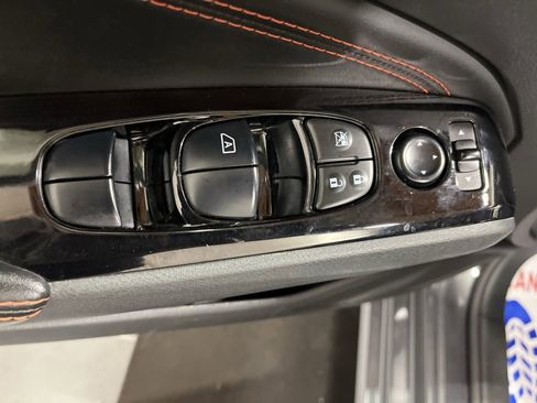 Used 2023 Nissan Altima 2.5 SR FWD image 14