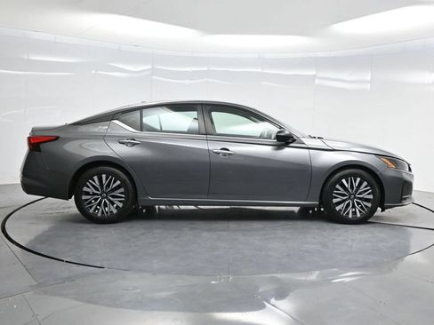 Used 2024 Nissan Altima 2.5 SV FWD image 37