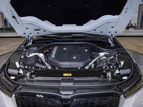 New 2026 BMW 550e xDrive w/ Executive Package image 5