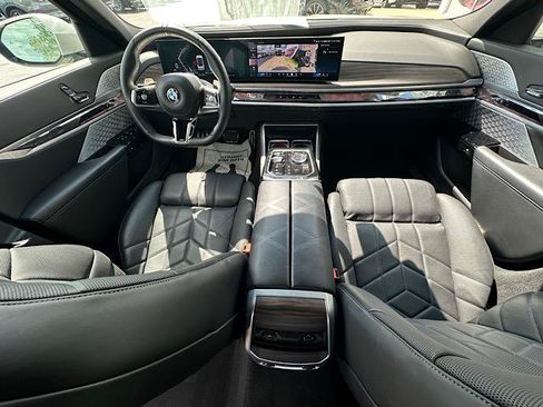 Used 2023 BMW 760i xDrive AWD/4WD image 21