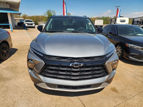 Used 2023 Chevrolet Blazer LT w/ Convenience Package image 2