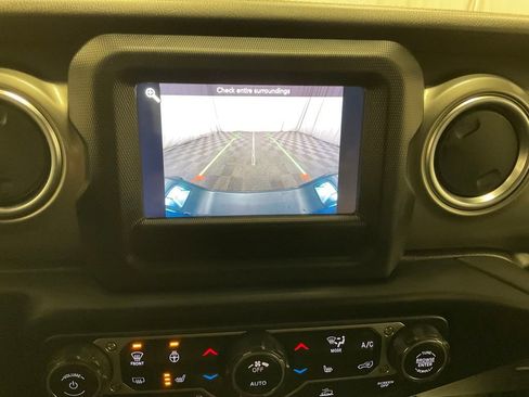 Used 2021 Jeep Gladiator Overland w/ Cold Weather Group image 6