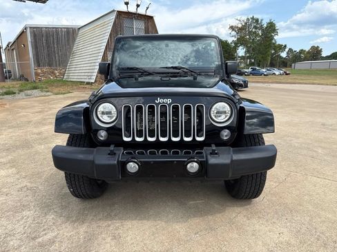 Used 2016 Jeep Wrangler Unlimited Sahara AWD/4WD image 2
