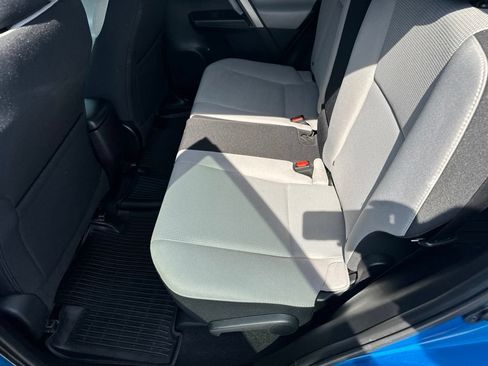 Used 2018 Toyota RAV4 XLE AWD/4WD image 15