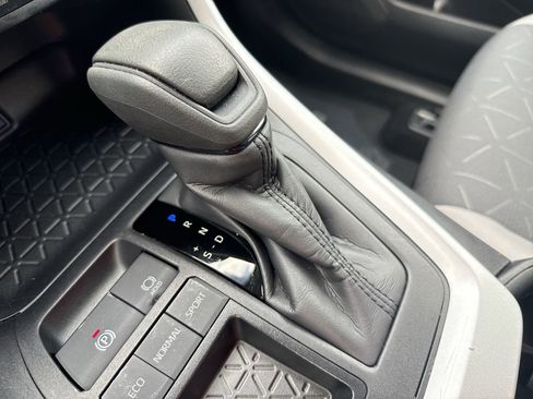 Certified 2025 Toyota RAV4 XLE FWD image 21