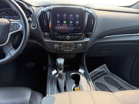 Used 2023 Chevrolet Traverse LT image 11