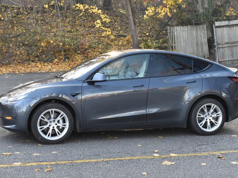 Used 2021 Tesla Model Y Long Range image 4